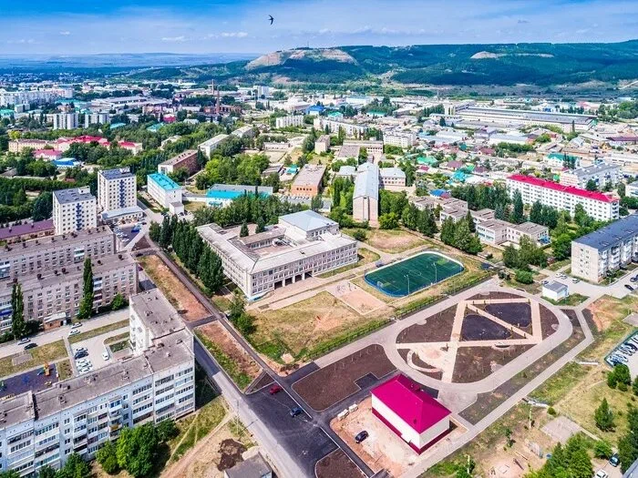 Октябрьский