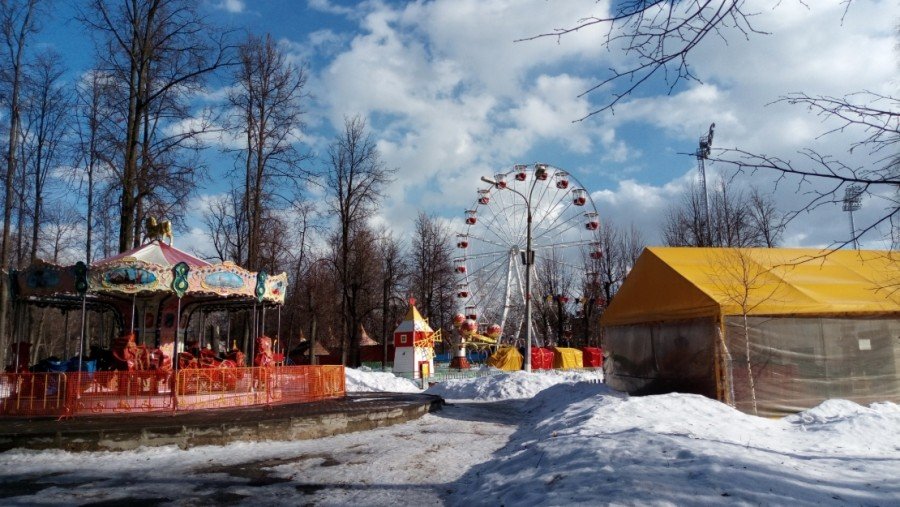 Колесо обозрения в городском парке Электростали