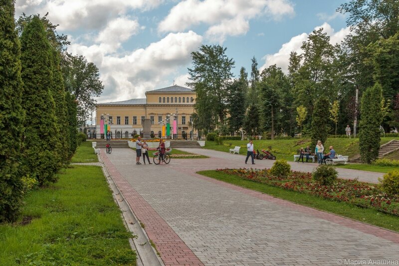 Императорский путевой дворец со стороны Городского сада Твери