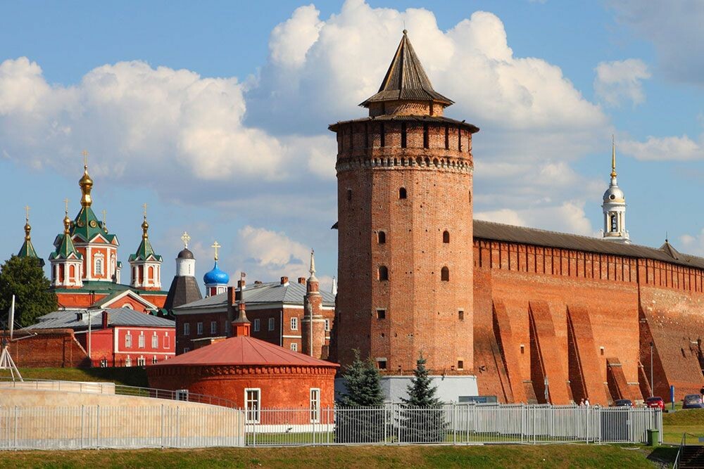 Башня и стена Коломенского кремля